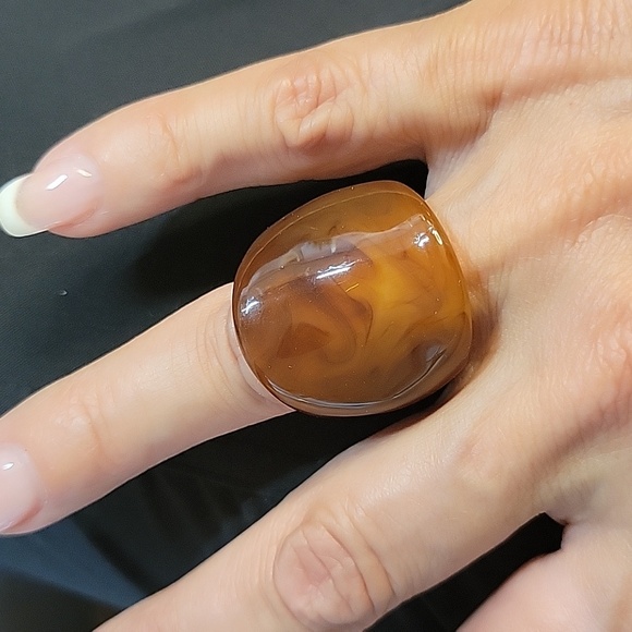 AMBER SWIRL CONCAVE STATEMENT RING - Picture 4 of 5